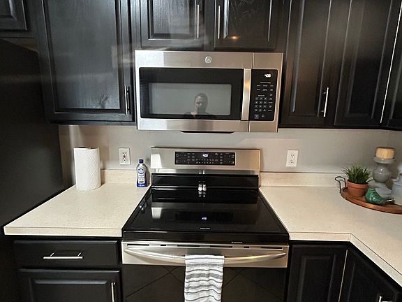 2nd image of 828 Southern Creek Dr