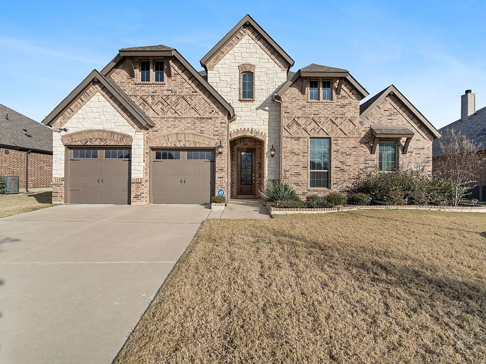 1st image of 445 Brushwood Ln