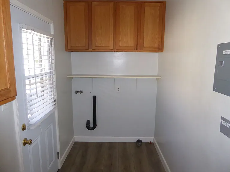2031 N Parish Pl — Photo 10