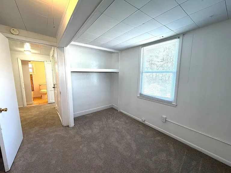 12 Long St — Photo 22