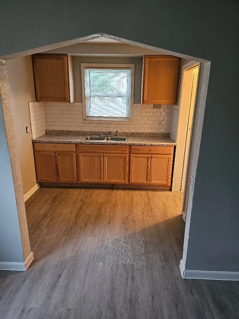 19762 Avon- 3 Beds & 1 Bath For Rent! — Photo 4