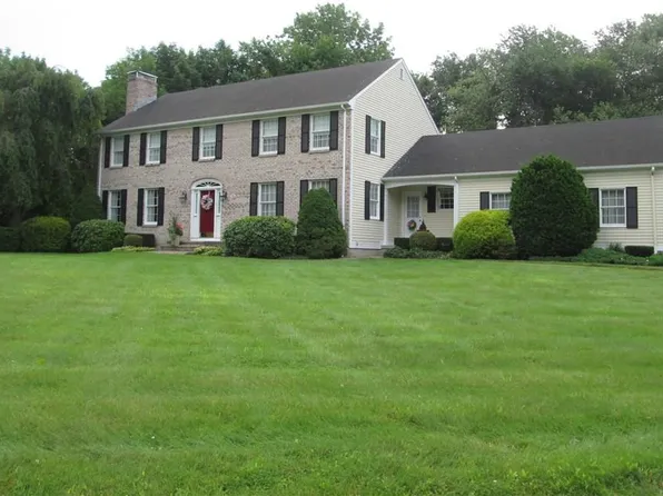 12 Maplewood Dr, Lincoln, RI 02865