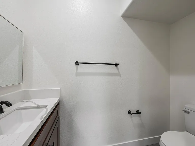 915 E Central Ave — Photo 6