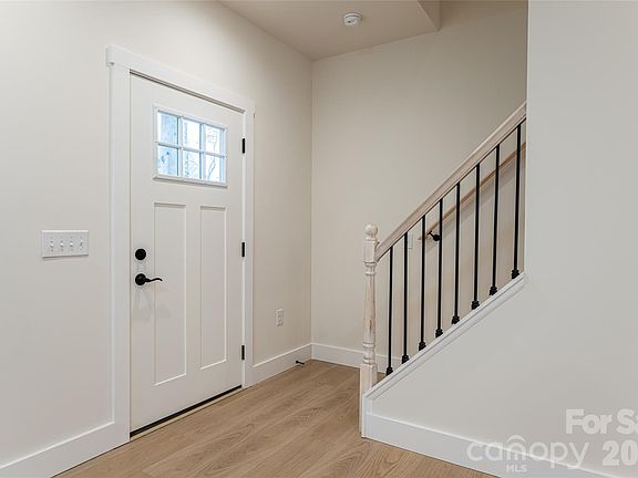 4th image of 169 Cascade Ridge Rd