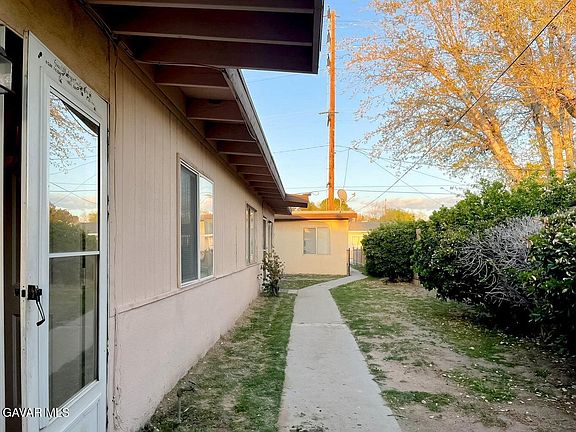 4th image of 44817 Redwood Ave