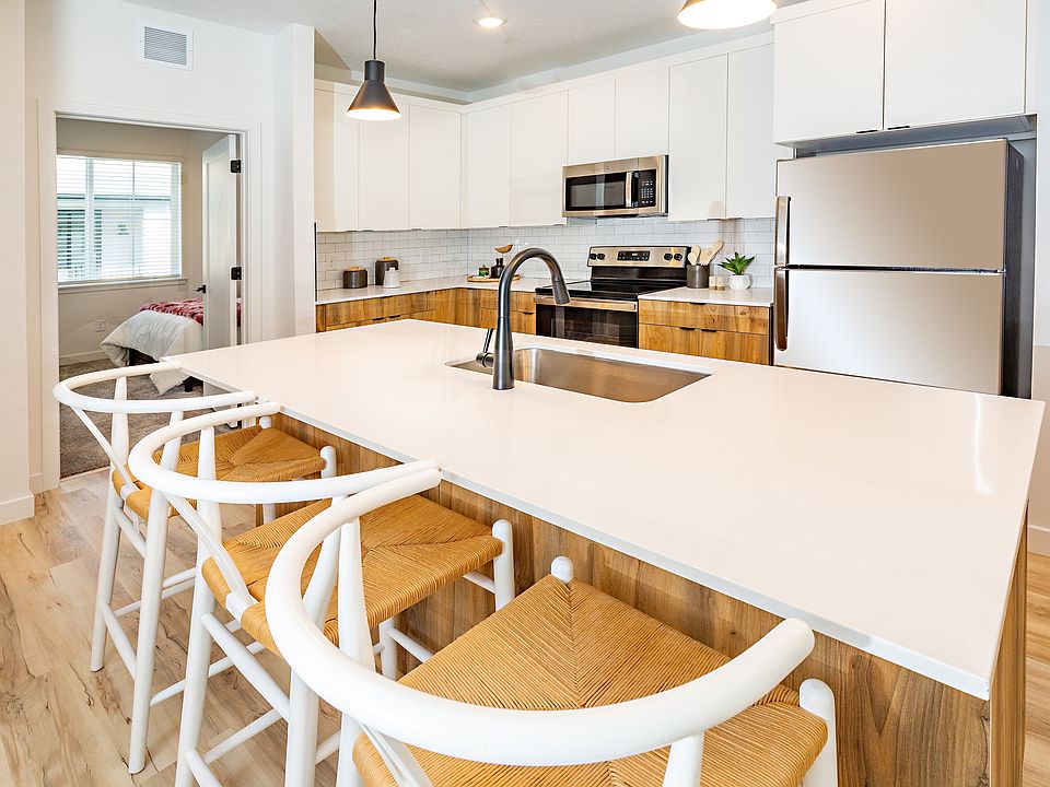 Towns at River's Edge - Kitchen Island