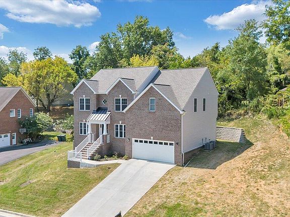 2nd image of 202 Bentwood Ct