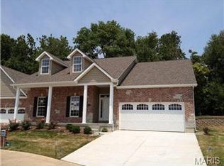 5258 Hollow Wood Ct, Saint Louis, MO 63128