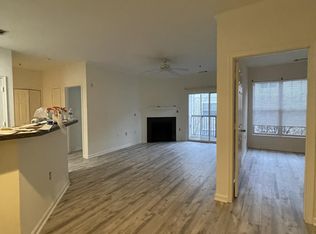 13347 Connor Dr APT L, Centreville, VA 20120