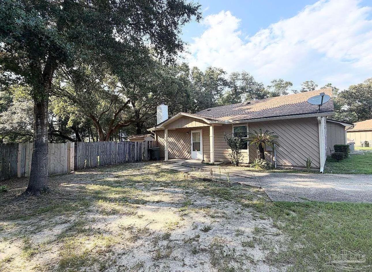 2 bed, 1.5 bath, 1045 sqft, $1,350 — Photo 2