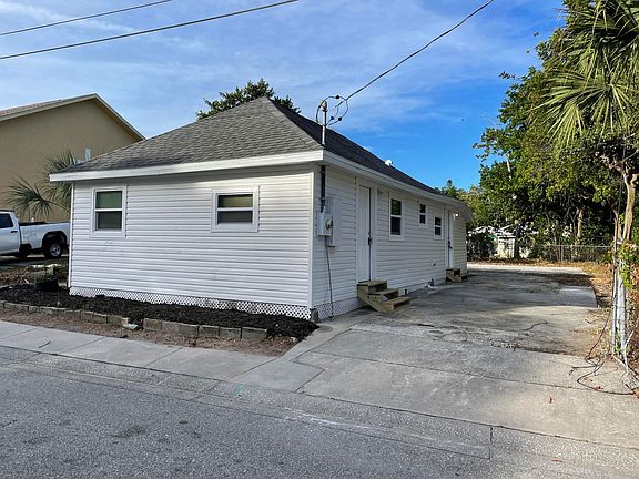 2nd image of 1018 6th St W #B