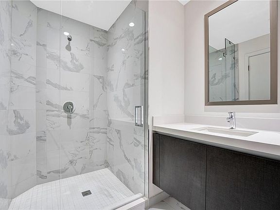 4th image of 851 NE 1st Ave #1000
