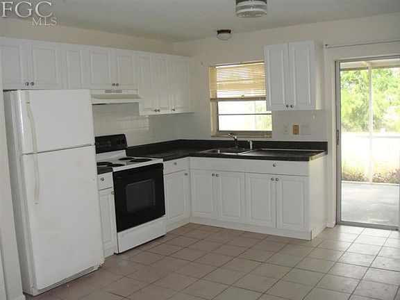 4th image of 617 SE 14th Ter