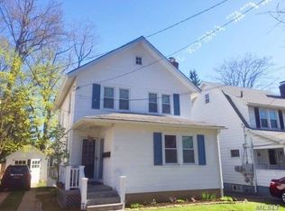 14 Bar Beach Rd, Port Washington, NY 11050