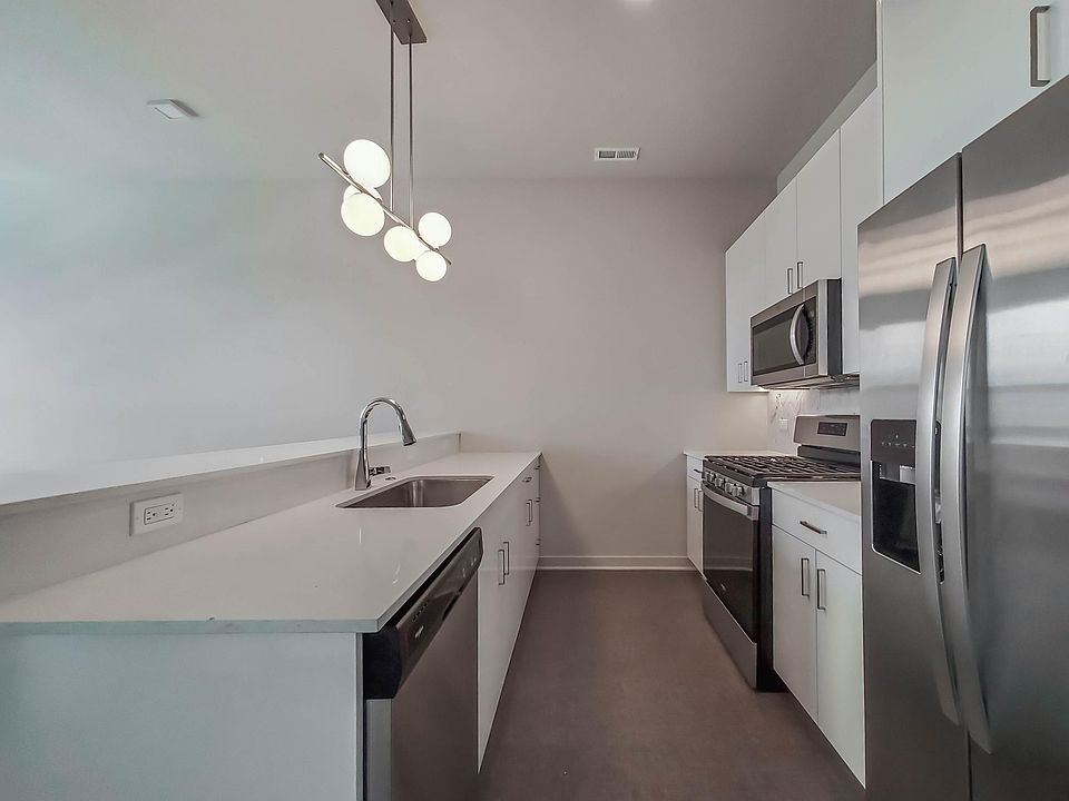 1st image of 818 N Wolcott #204