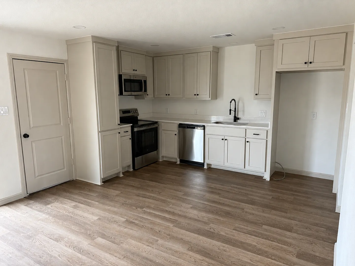 402 North Nolan River Road — Photo 4