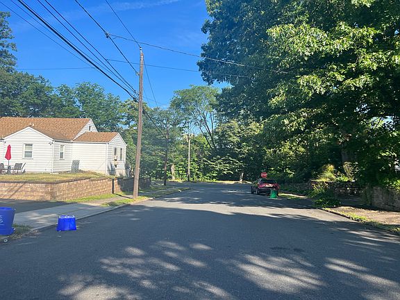 5th image of 172 Columbia Ave