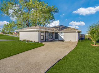 896 Keeneland Ct, Dallas, TX 75211