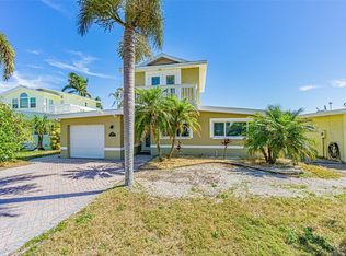 121 Wall St, Redington Shores, FL 33708