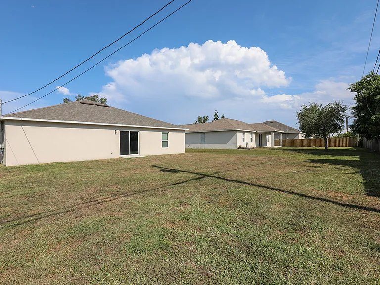 2352 SE Surrey Pl — Photo 12