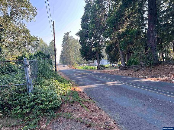 3rd image of 34033 Totem Pole Rd
