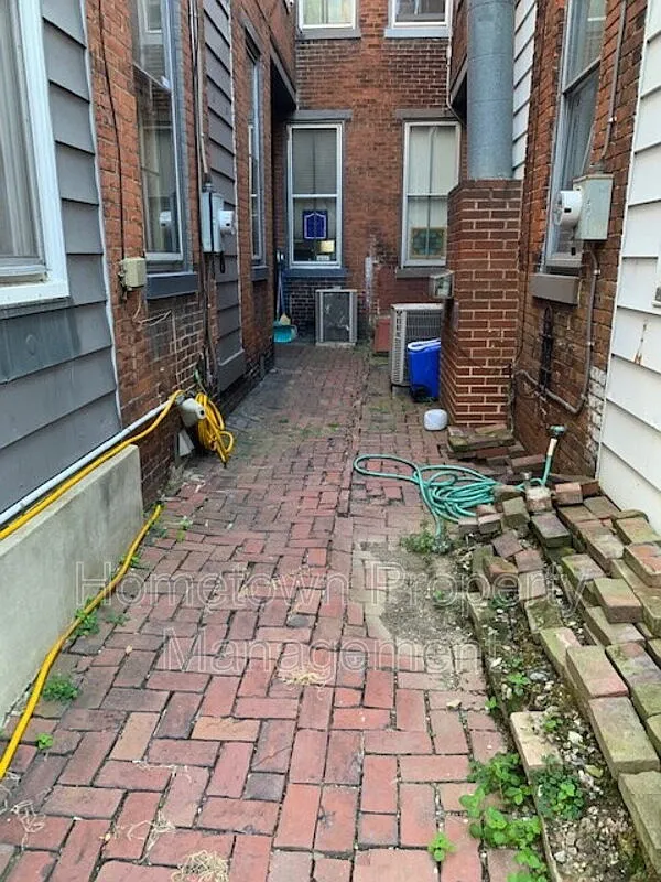 Building Photo - 1202 Penn St
