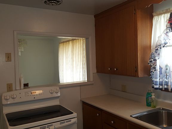 3rd image of 606 W Broadway Ave