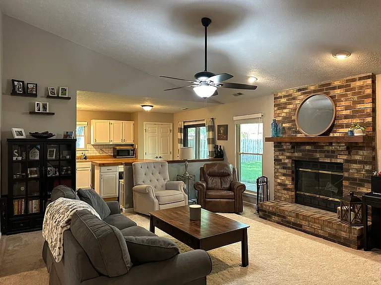 1121 N Briarwood Dr — Photo 13