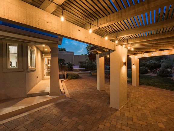4th image of 12214 Camelot Pl NE