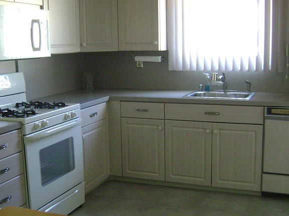 4th image of 31 Gorginio Dr