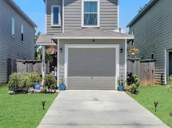 21579 Carosella Dr, New Caney, TX 77357