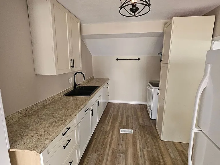 5126 Booth Ave — Photo 3