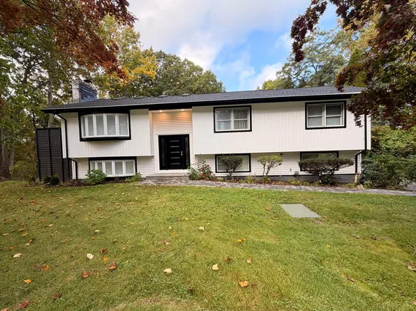 145 Morehouse Dr, Fairfield, CT 06825