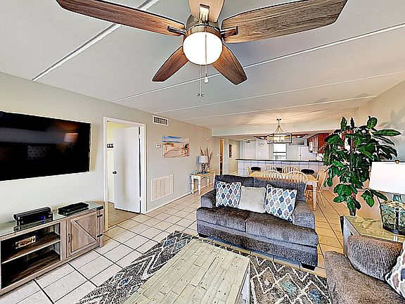 5th image of 402 Padre Blvd