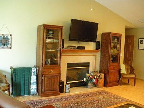 4th image of 410 Charlescarn Dr