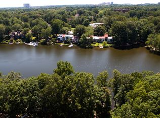 1544 Brookshire Ct, Reston, VA 20190