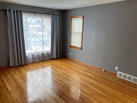 4th image of 6099 Ridge Rd