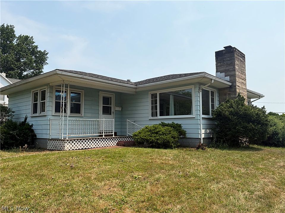 1st image of 404 Jackson Ave NE