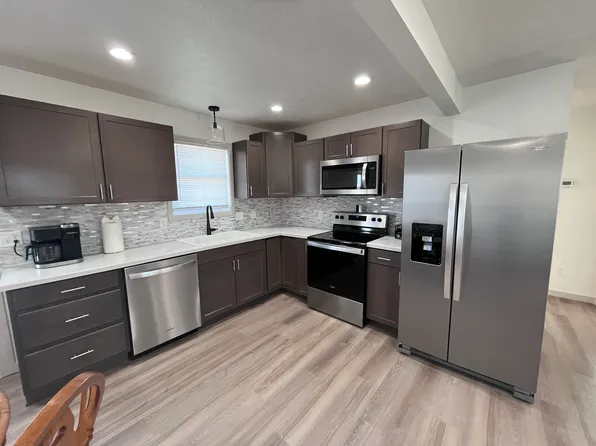 928 Linden Ave, Hastings, NE 68901