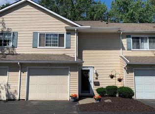 1756 Walnut Ln #28, Rocky River, OH