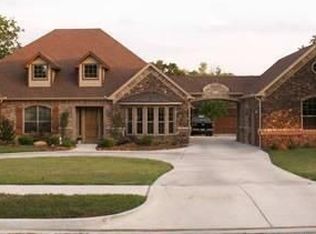 8216 Sayers Ln, North Richland Hills, TX 76182