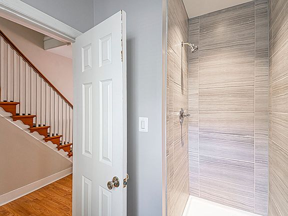 3rd image of 615 S Lecount St