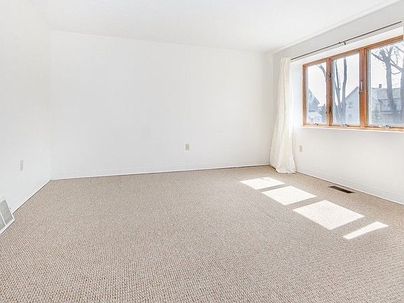 4th image of 8 Plain St Unit A