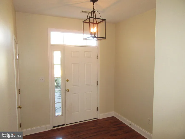 181 Gillespie Ave — Photo 2