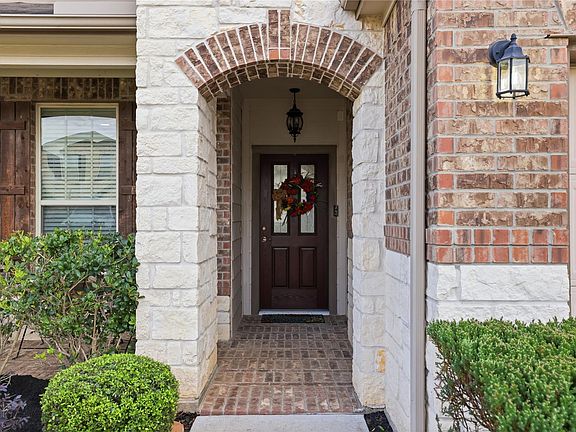 2nd image of 2303 Lawn Crest Dr