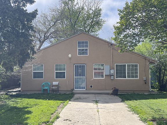 3rd image of 810 Lowell Blvd