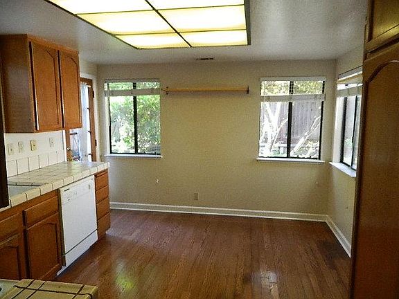 5th image of 1100 Sunshine Cir