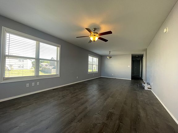 2nd image of 909 Jackalope Ct #1