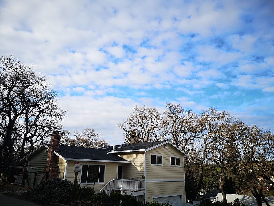 1st image of 10 Oak Park Dr