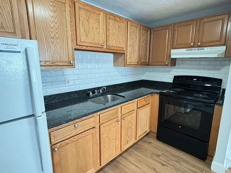 77 Arlington St #3 — Photo 6